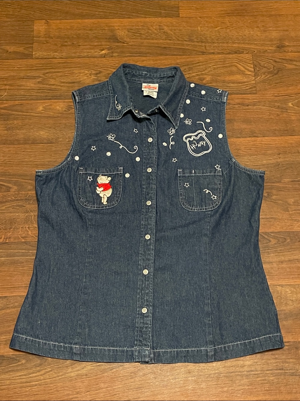 Vintage The Disney Store Winnie the Pooh Denim Snap Embroidered Shirt Size L 90s